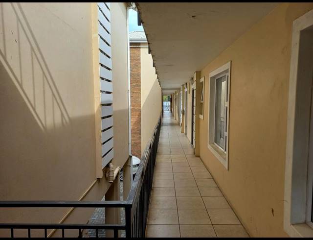 2 BEDROOM APARTMENT FOR SALE IN KINGSWOOD